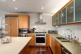 836 S Curry St, Portland, OR 97239 - Photo 11