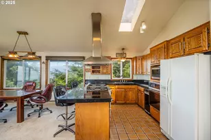 340 NE Vista Terrace Ave, Depoe Bay, OR 97341 - Photo 9