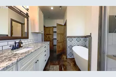 2950 Tenmile Valley Rd, Tenmile, OR 97481 - Photo 23
