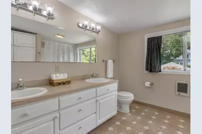3947 SE Stark St, Portland, OR 97035 - Photo 13