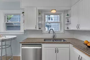 3947 SE Stark St, Portland, OR 97035 - Photo 9
