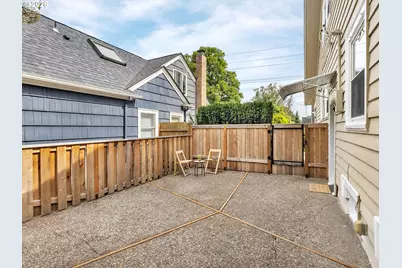 3947 SE Stark St, Portland, OR 97035 - Photo 23