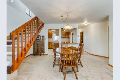 458 W Hayes St, Woodburn, OR 97071 - Photo 5