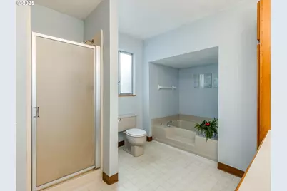 458 W Hayes St, Woodburn, OR 97071 - Photo 15