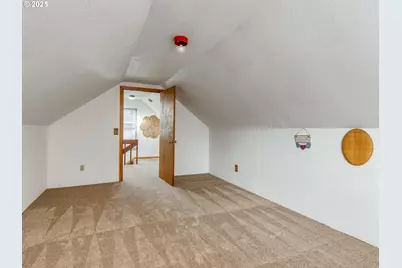 458 W Hayes St, Woodburn, OR 97071 - Photo 17