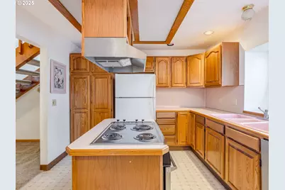 458 W Hayes St, Woodburn, OR 97071 - Photo 9