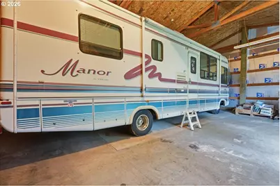 130 C St, Scotts Mills, OR 97375 - Photo 39