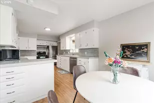 209 SE 90th Ave, Portland, OR 97216 - Photo 11