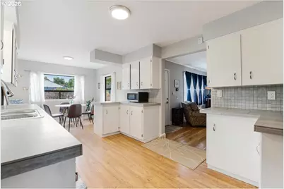 209 SE 90th Ave, Portland, OR 97216 - Photo 9