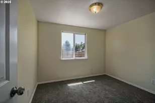 1033 E St, Independence, OR 97351 - Photo 21