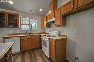 1033 E St, Independence, OR 97351 - Photo 15