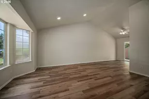 1033 E St, Independence, OR 97351 - Photo 5