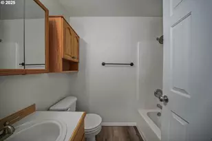 1033 E St, Independence, OR 97351 - Photo 23