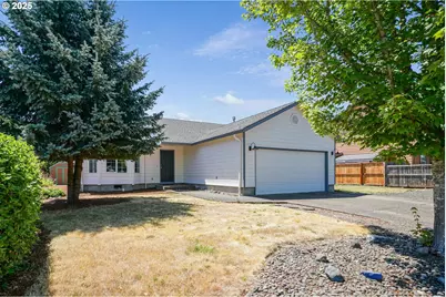 1033 E St, Independence, OR 97351 - Photo 3