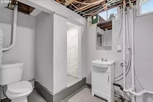 8730 NE Davis St, Portland, OR 97220 - Photo 25