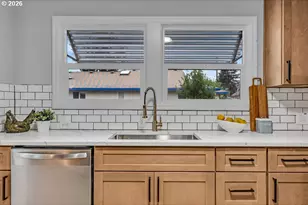 8730 NE Davis St, Portland, OR 97220 - Photo 9