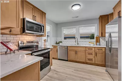 8730 NE Davis St, Portland, OR 97220 - Photo 7