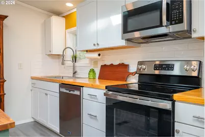 422 SW Juniper Rd, Estacada, OR 97023 - Photo 5