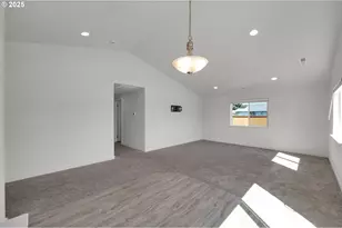 463 35th St, Springfield, OR 97478 - Photo 7