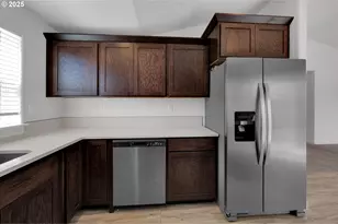 463 35th St, Springfield, OR 97478 - Photo 17