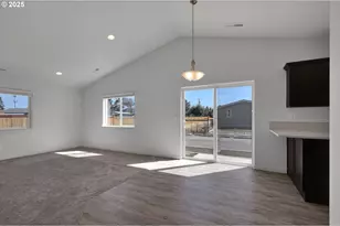 463 35th St, Springfield, OR 97478 - Photo 13