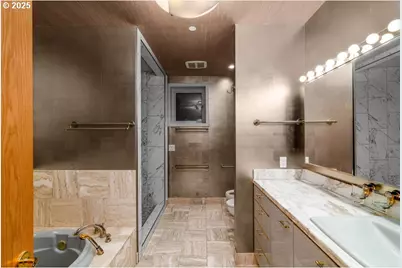 2020 SW Market Street Dr #102, Portland, OR 97201 - Photo 27