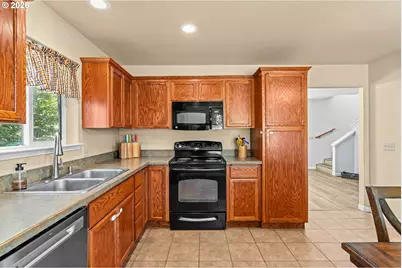 776 W Altamont St, Roseburg, OR 97471 - Photo 13
