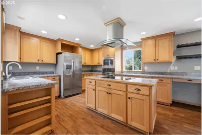13032 Brookside Dr, Aurora, OR 97002 - Photo 11