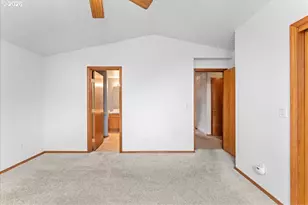 2931 Hollywood Dr NE, Salem, OR 97305 - Photo 17