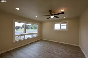 395 NE 10th St, Hermiston, OR 97838 - Photo 9