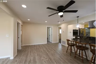 395 NE 10th St, Hermiston, OR 97838 - Photo 3