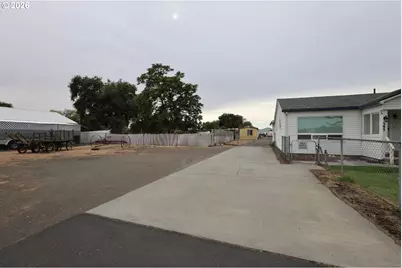 395 NE 10th St, Hermiston, OR 97838 - Photo 29