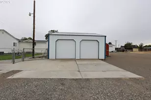 395 NE 10th St, Hermiston, OR 97838 - Photo 21