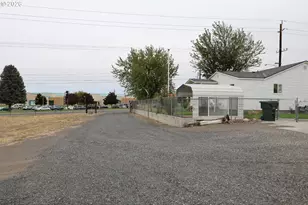 395 NE 10th St, Hermiston, OR 97838 - Photo 27