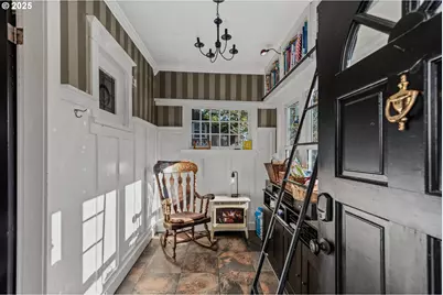 909 Center St, Oregon City, OR 97045 - Photo 3