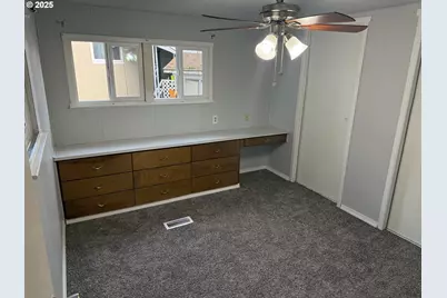 13045 SE Stark St, Portland, OR 97233 - Photo 9