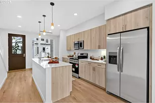 7272 NE Going St, Portland, OR 97218 - Photo 9