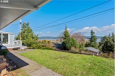 546 W Fir Ave, Coos Bay, OR 97420 - Photo 29