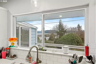 546 W Fir Ave, Coos Bay, OR 97420 - Photo 19