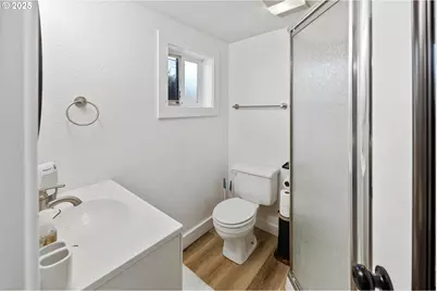 546 W Fir Ave, Coos Bay, OR 97420 - Photo 35