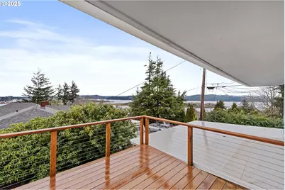 546 W Fir Ave, Coos Bay, OR 97420 - Photo 11