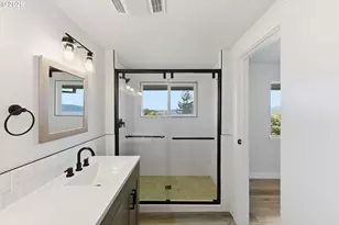 546 W Fir Ave, Coos Bay, OR 97420 - Photo 25