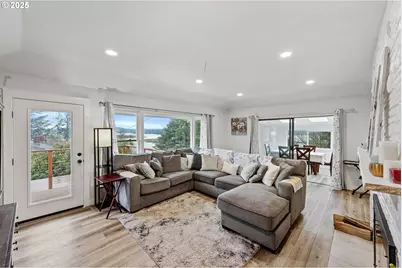 546 W Fir Ave, Coos Bay, OR 97420 - Photo 13