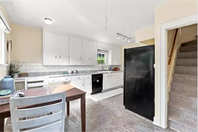 1235 SW Cheltenham St, Portland, OR 97239 - Photo 23