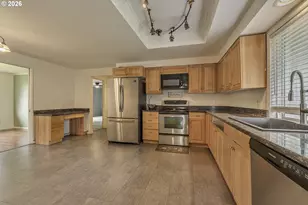 17175 SW Canby Ct, Beaverton, OR 97007 - Photo 7