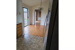 557 S 44th St, Springfield, OR 97478 - Photo 7