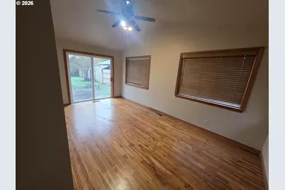 557 S 44th St, Springfield, OR 97478 - Photo 23