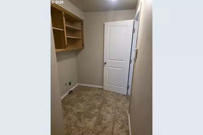 557 S 44th St, Springfield, OR 97478 - Photo 9