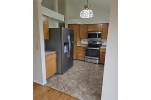 557 S 44th St, Springfield, OR 97478 - Photo 5