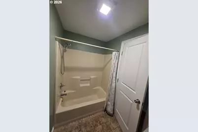 557 S 44th St, Springfield, OR 97478 - Photo 11